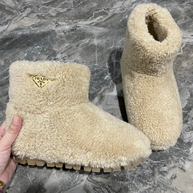 PRADA 26S ANKLE BOOTS IN BEIGE FUR