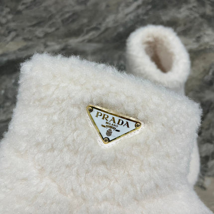 PRADA 26S ANKLE BOOTS IN WHITE FUR