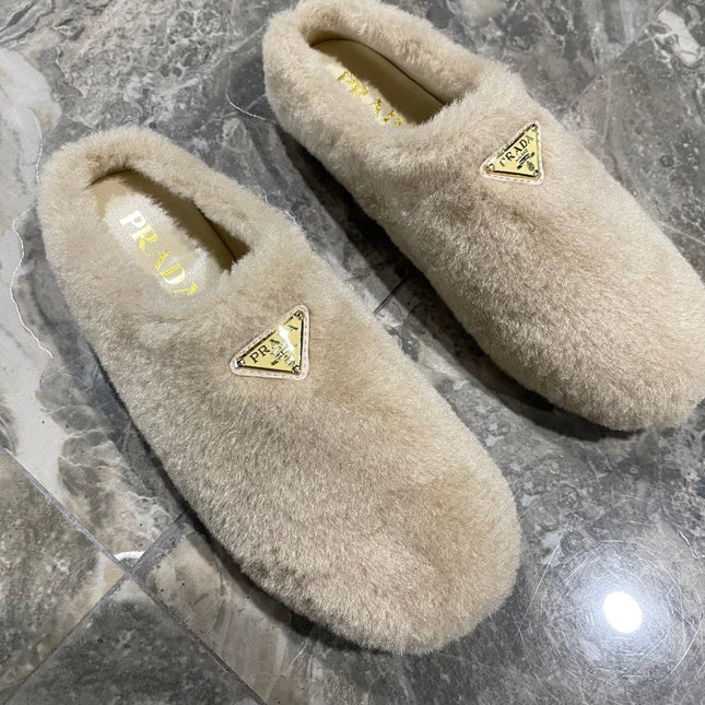 PRADA 26S SLIPPERS IN BEIGE WOOL