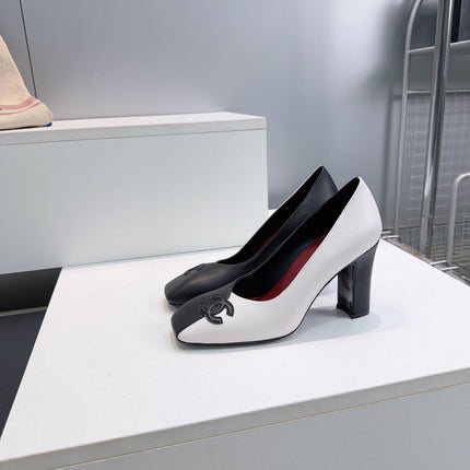 CHANEL 26S SQUARE-TOE HIGH HEELS 95 MM IN BLACK AND WHITE LAMBSKIN