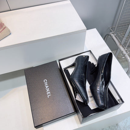 CHANEL 26S HIGH HEELS 100 MM IN BLACK CROCODILE-EMBOSSED CALFSKIN