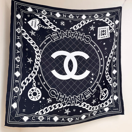 CHANEL 26S SCARF 90 IN SILK 304581