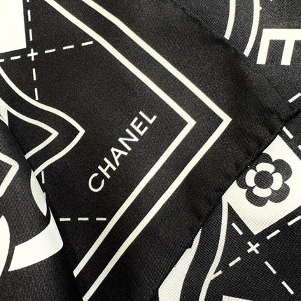 CHANEL 26S SCARF 90 IN SILK 304581
