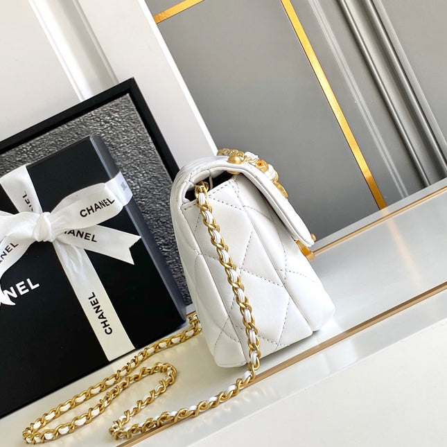 CC MINI 20 FLAP BAG IN WHITE LAMBSKIN GOLD HARDWARE
