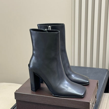 ALAIA 25S SQUARE ANKLE BOOTS IN BLACK CALFSKIN
