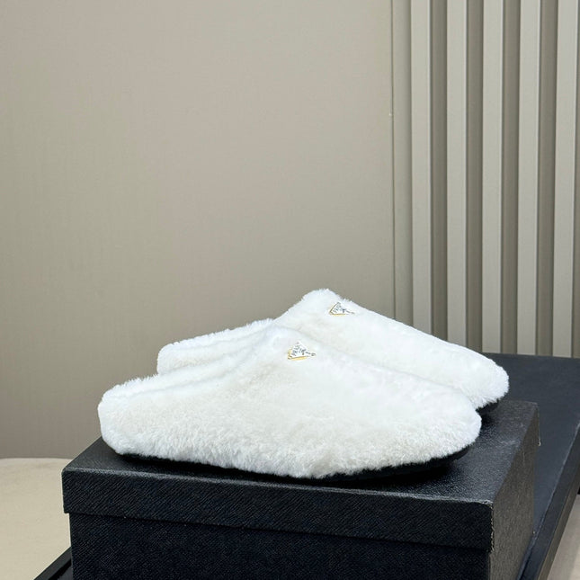 PRADA 25S CLOGS IN WHITE SHEARLING