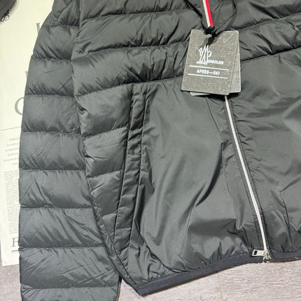 MONCLER 25S SHORT HOODED JACKET 322