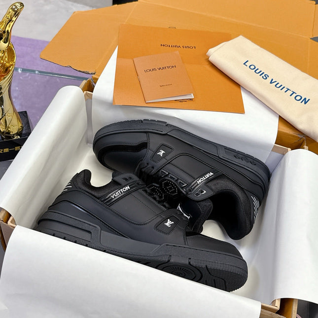 LV 26S LOW TOP SNEAKERS IN BLACK CALFSKIN