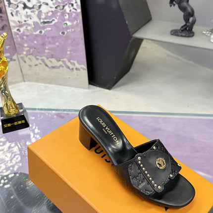 LV 26S BLOCK HEEL MULE SANDALS IN BLACK EMBOSSED CALFSKIN GOLD HARDWARE