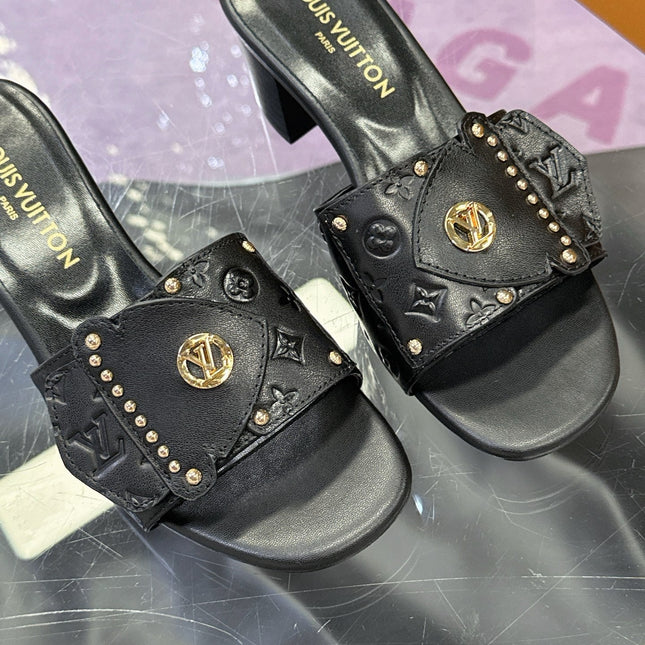 LV 26S BLOCK HEEL MULE SANDALS IN BLACK EMBOSSED CALFSKIN GOLD HARDWARE