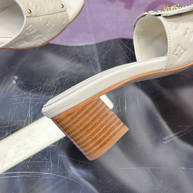 LV 26S BLOCK HEEL MULE SANDALS IN WHITE EMBOSSED CALFSKIN GOLD HARDWARE
