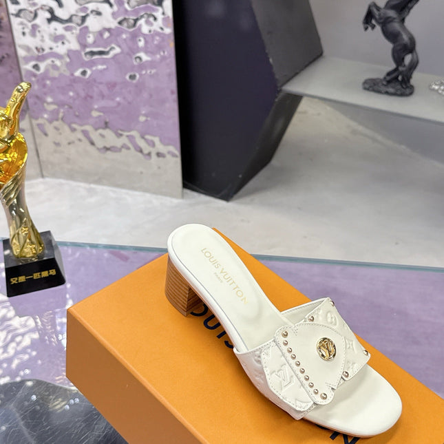 LV 26S BLOCK HEEL MULE SANDALS IN WHITE EMBOSSED CALFSKIN GOLD HARDWARE