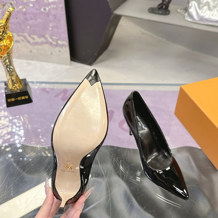 LV 26S POINTED TOE PUMPS 85MM IN BLACK PATENT CALFSKIN