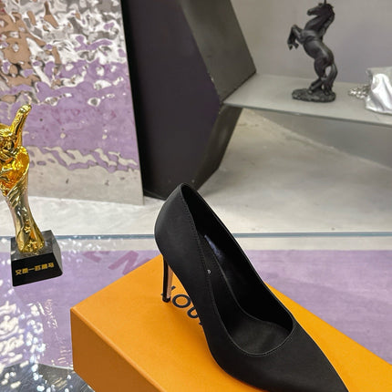 LV 26S POINTED TOE PUMPS 85MM IN BLACK SATIN