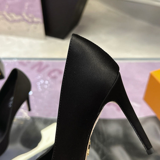 LV 26S POINTED TOE PUMPS 85MM IN BLACK SATIN