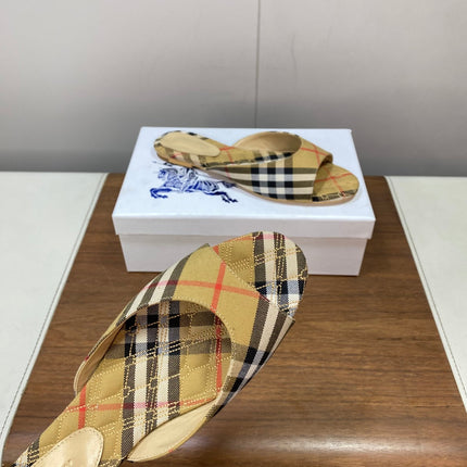 BURBERRY 26S SLIDES IN BEIGE PLAID FABRIC
