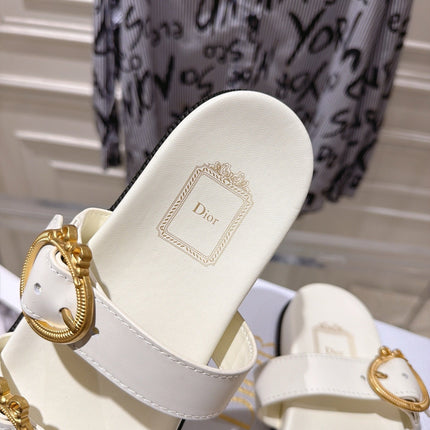 DIOR 26S MEDAILLON BUCKLE SLIDE IN OFF WHITE CALFSKIN