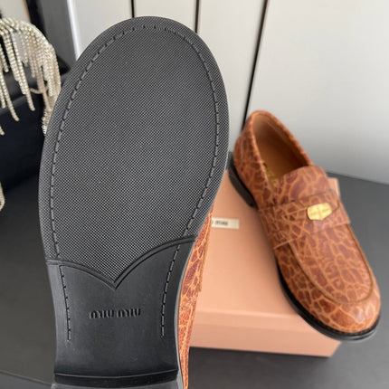 MIUMIU 26S PENNY LOAFERS IN BROWN COGNAC CALFSKIN CROCODILE EMBOSSING