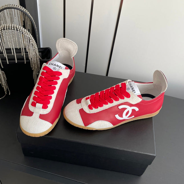 CHANEL LOW-TOP SNEAKERS IN RED CALFSKIN MIX SUEDE