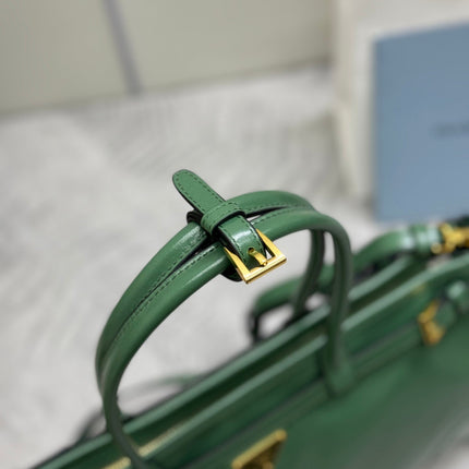PRADA 25S BONNIE LARGE HANDBAG 38 IN GREEN GLOSSY CALFSKIN GOLD HARDWARE