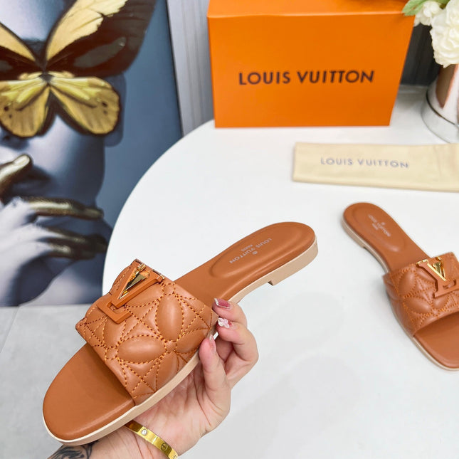 LV 26S MARE FLAT MULES IN BROWN CALFSKIN