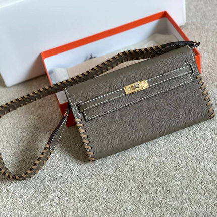 KELLY CLASSIQUE TO GO WALLET 20 IN WENGE BROWN CALFSKIN WITH GOLD HARDWARE