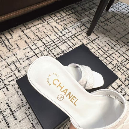 MID HEEL MULES IN WHITE SHEEPSKIN