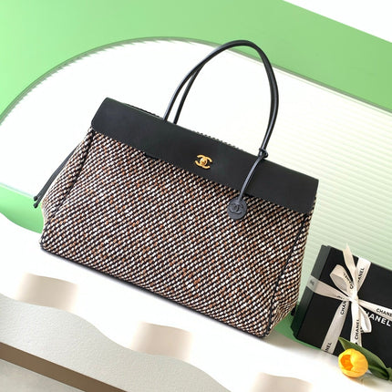 CHANEL 26S LARGE TOTE BAG 43 IN IVORY AND CAMEL TWEED WITH BLACK CALFSKIN