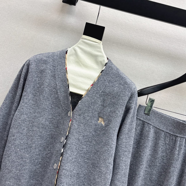 BURBERRY 25S CARDIGAN AND STRAIGHT-LEG PANTS SET 097