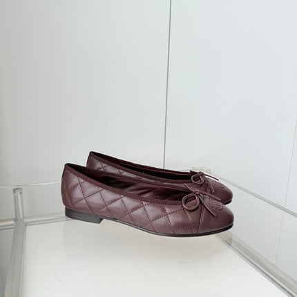 CHANEL 26S BALLET FLATS IN BURGUNDY RED QUILTED CALFSKIN WITH BOW