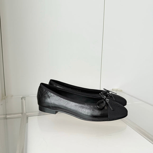 CHANEL 26S BALLET FLATS IN BLACK CALFSKIN WITH FABRIC TOE CAP AND BOW
