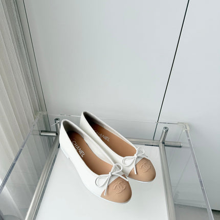CHANEL 26S BALLET FLATS IN WHITE CALFSKIN WITH BEIGE TOE CAP AND BOW