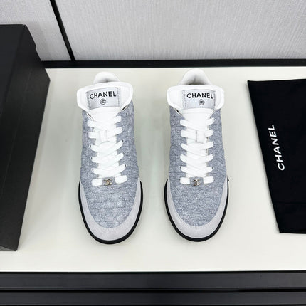 SPORTS SHOES IN GREY FABRIC