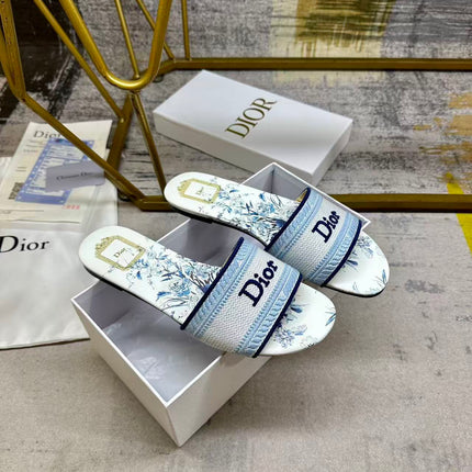 DIOR 26S DWAY SLIDE FLOWER EDITION IN WHITE AND SKY BLUE FABRIC