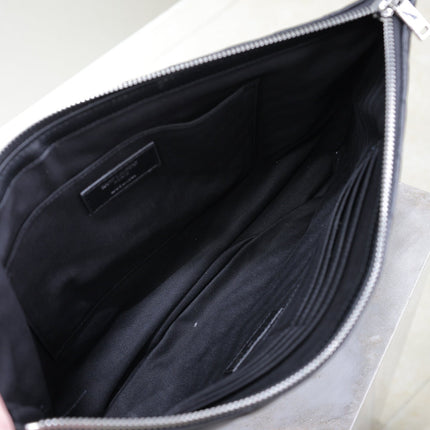 CLUTCH 36 IN BLACK QUILTED CALFSKIN SILVER BUCKLE