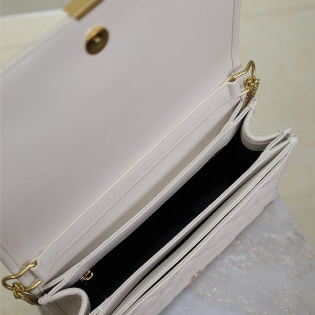 BECKY 26 IN WHITE QUILTED LAMBSKIN GOLD HARDWARE
