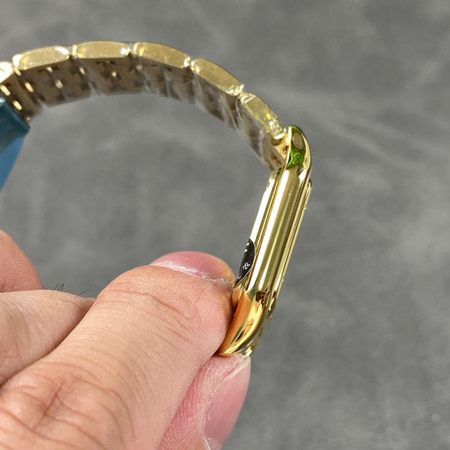 PANTHÈRE CARTIER WATCH IN GOLD CASE