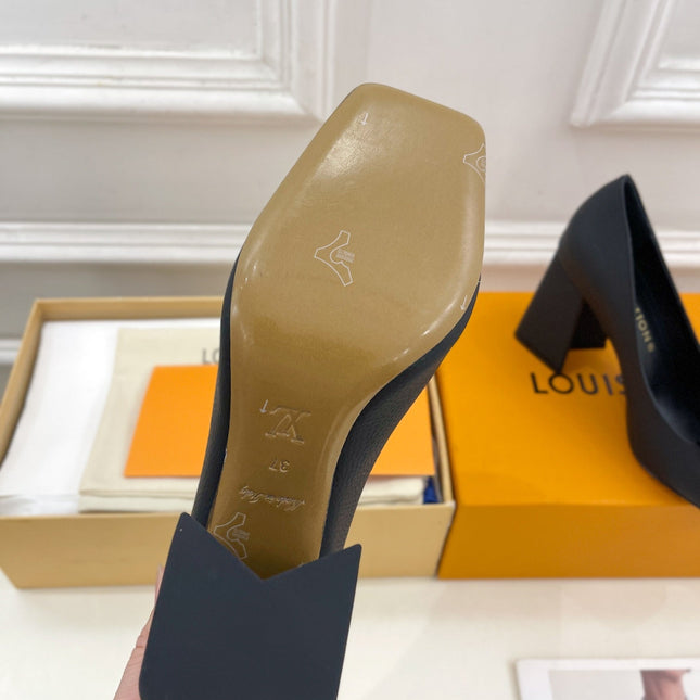 LV BLOCK HEEL PUMPS IN BLACK CALFSKIN