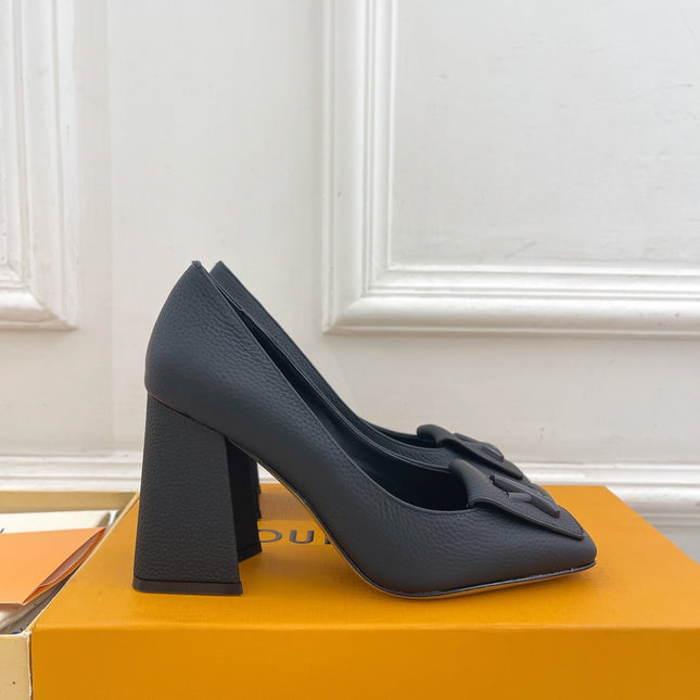 LV BLOCK HEEL PUMPS IN BLACK CALFSKIN
