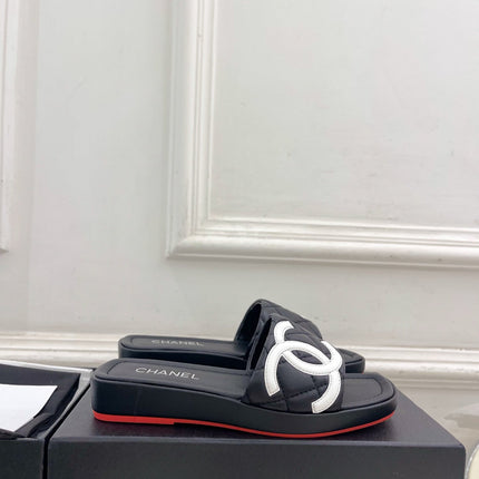CHANEL 26S FLAT SLIDES IN BLACK LAMBSKIN WITH WHITE CC LOGO